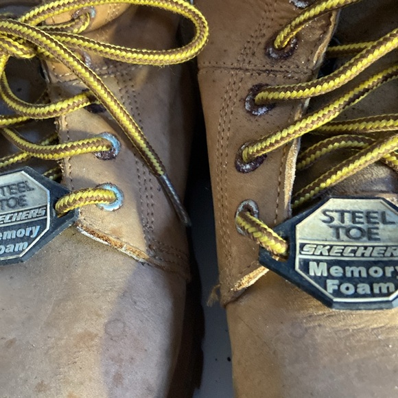 Skechers Relaxed Fit hiking boots lightly worn size 8.5 Tread shows no wear - Picture 2 of 9